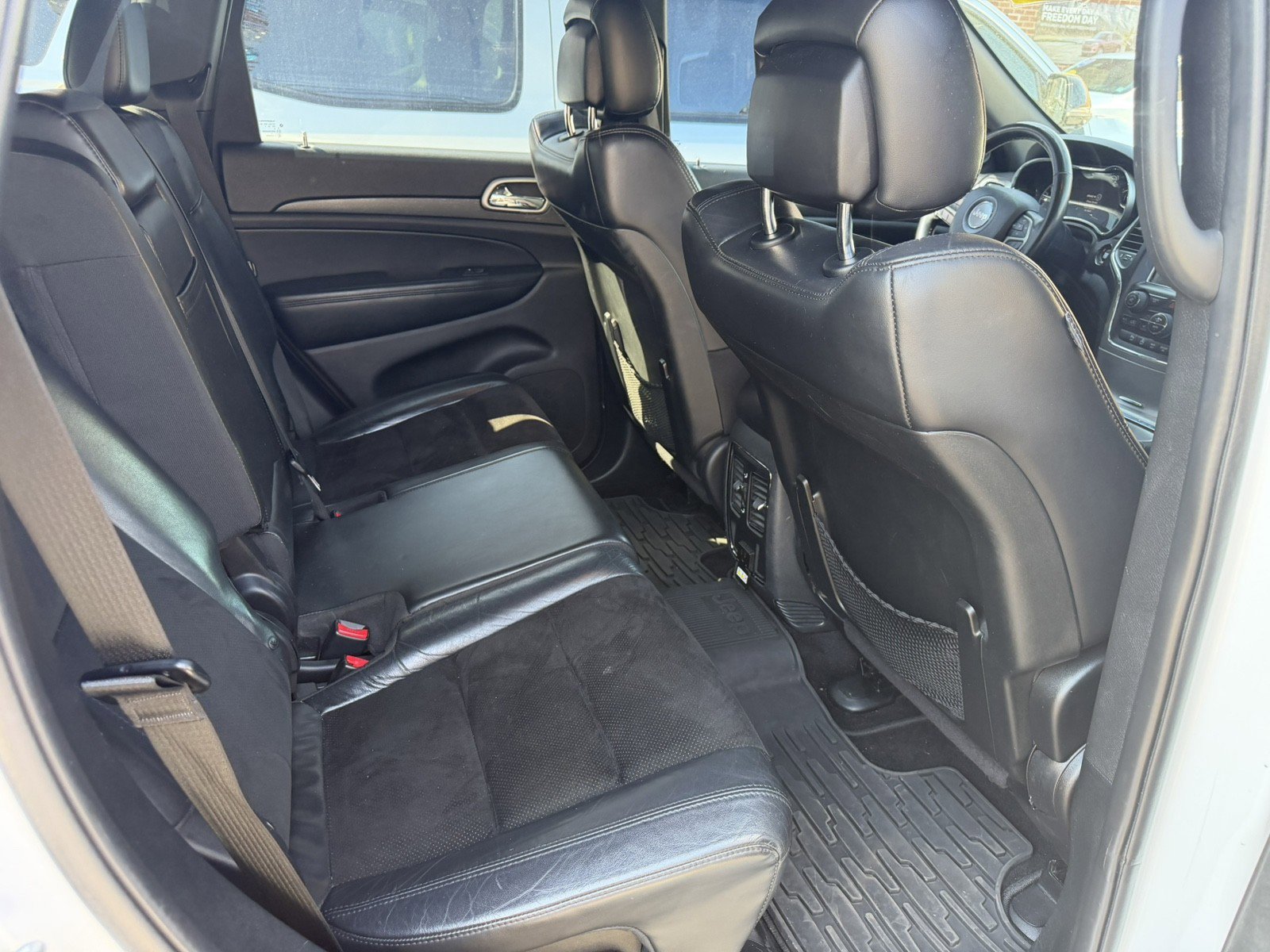 Used 2017 Jeep Grand Cherokee Altitude image 12