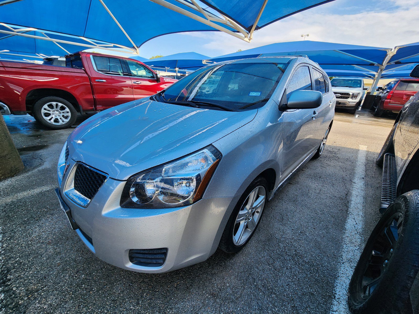 Used 2010 Pontiac Vibe w/ Sun And Sound Package FWD image 2
