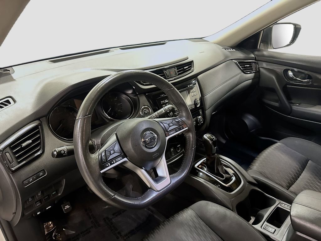 Used 2017 Nissan Rogue SV image 10