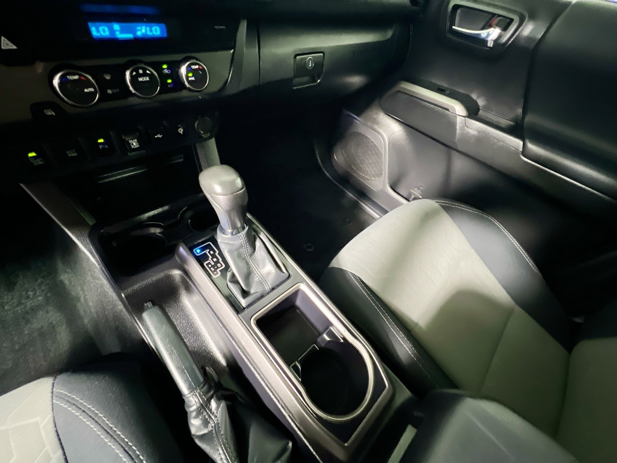 Used 2022 Toyota Tacoma TRD Sport w/ Technology Package image 26