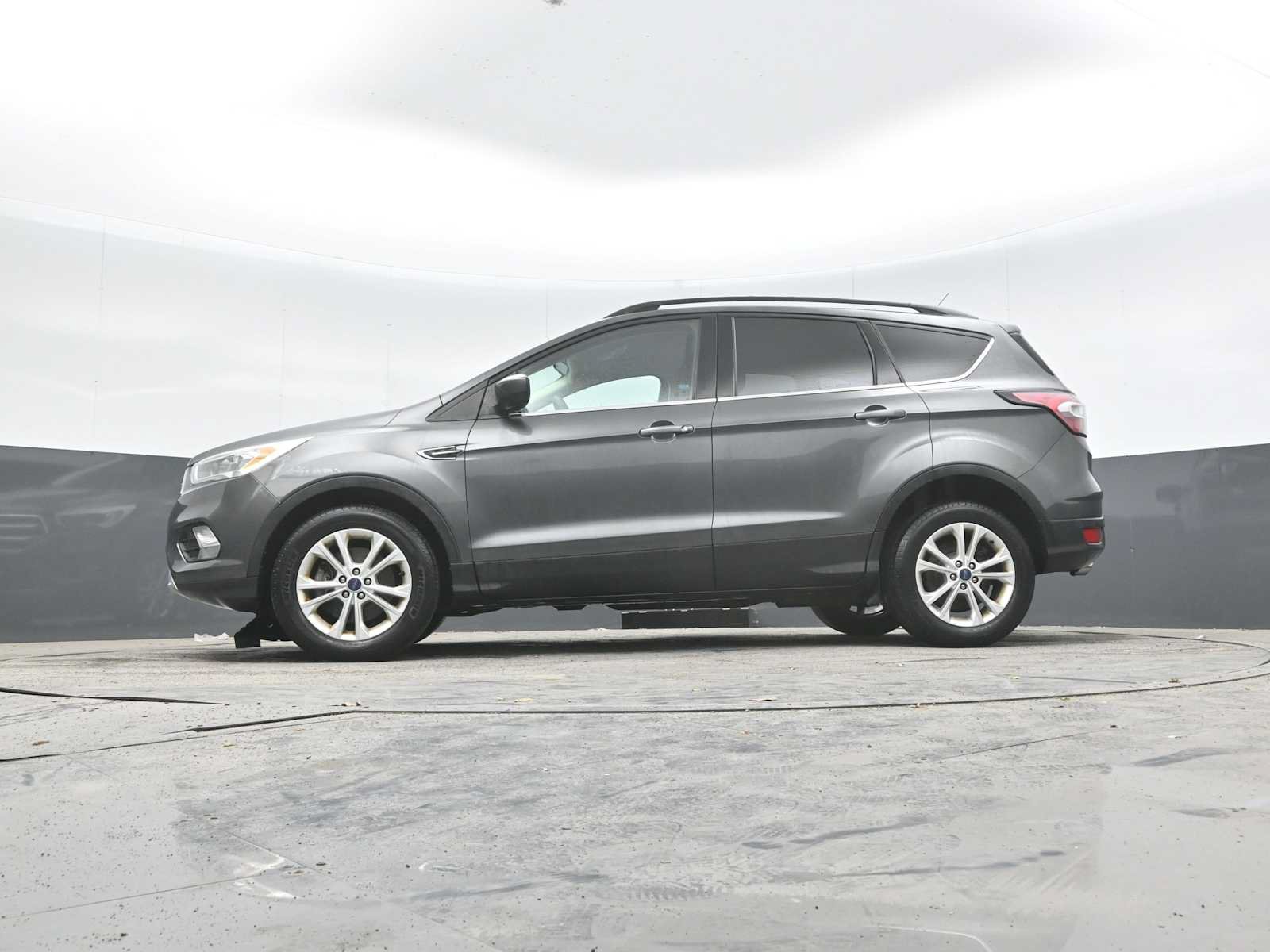 Used 2017 Ford Escape SE w/ Equipment Group 201A AWD/4WD image 25