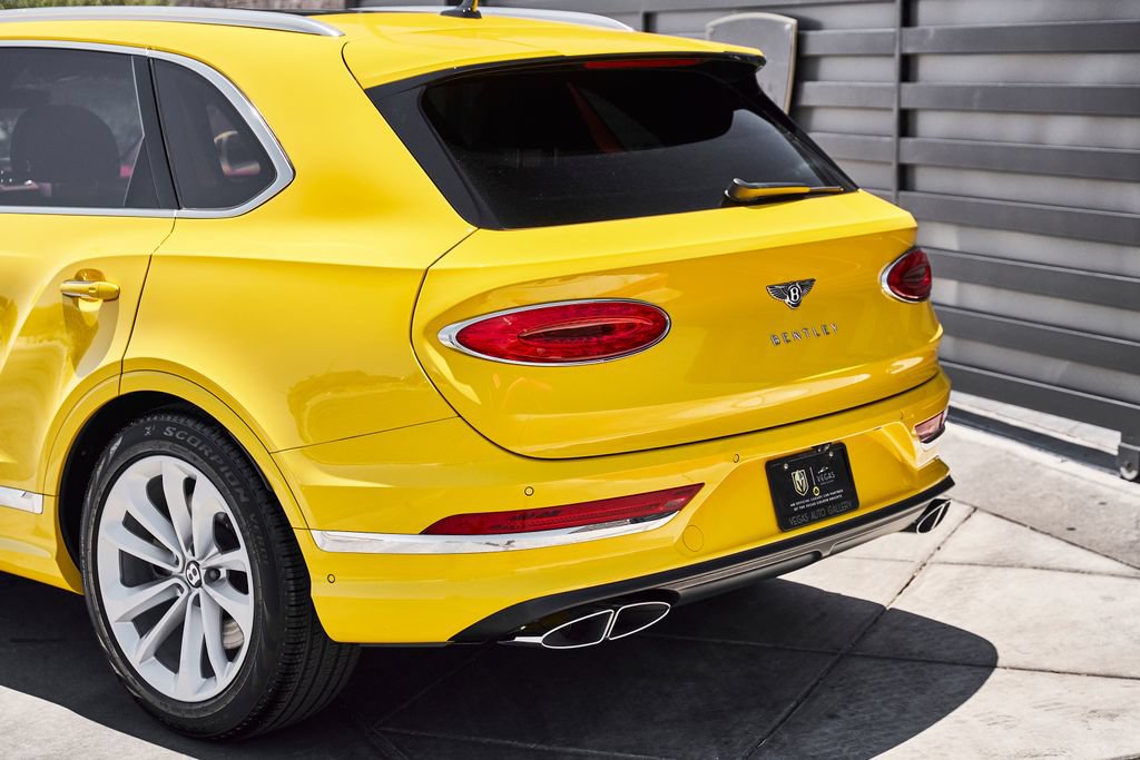 Used 2023 Bentley Bentayga AWD/4WD image 9