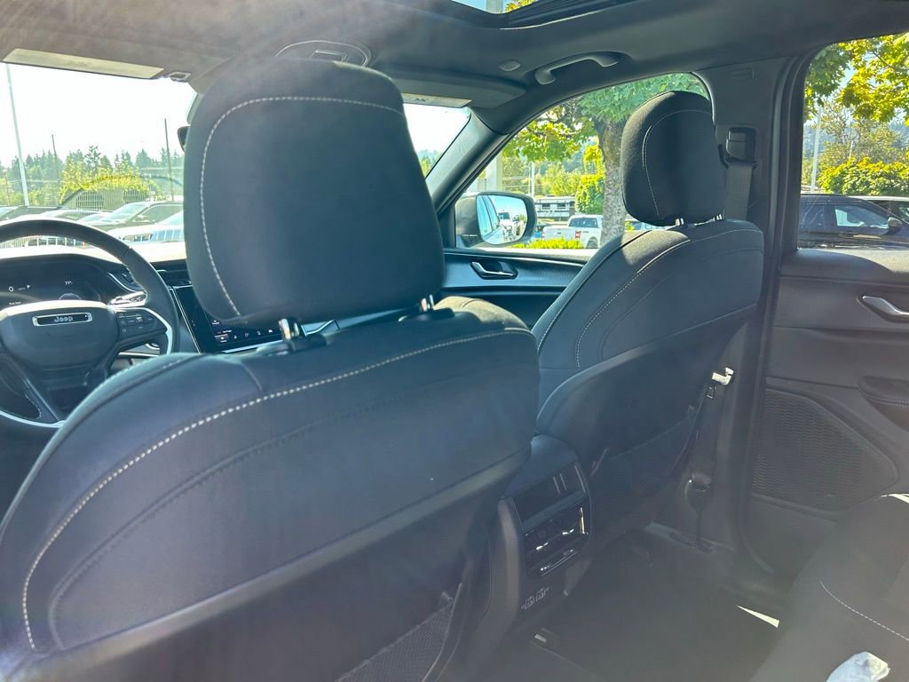 New 2025 Jeep Grand Cherokee Laredo X image 23