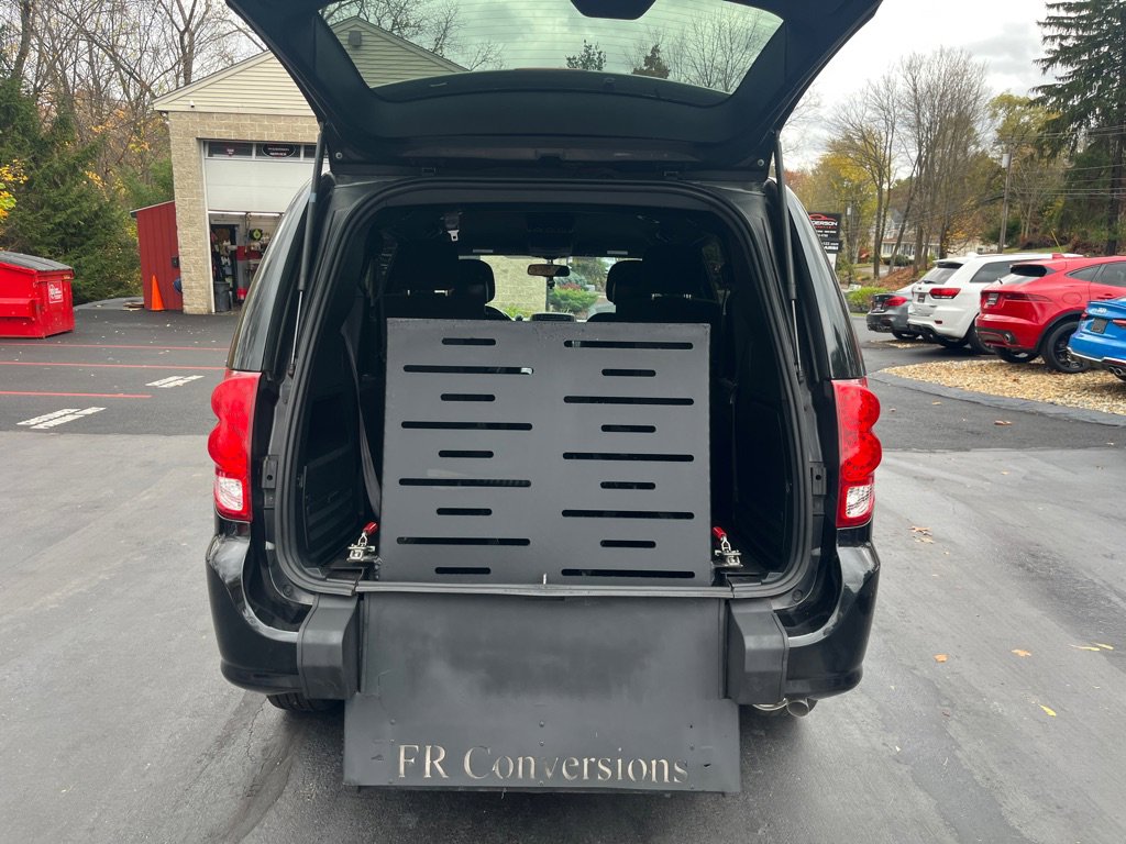 Used 2015 Dodge Grand Caravan SE image 9