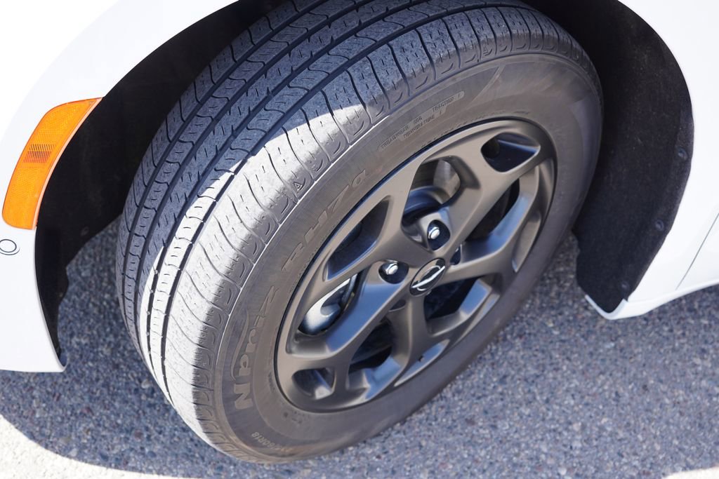 Used 2024 Chrysler Pacifica Premium image 13