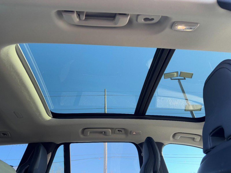 Used 2025 Volvo XC90 B6 Plus image 12