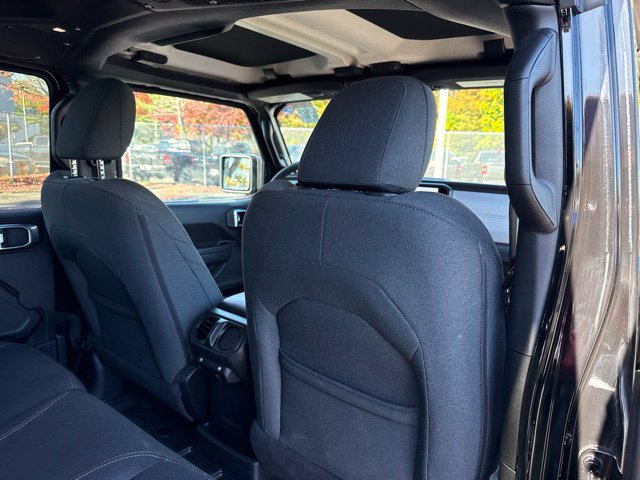 Used 2024 Jeep Wrangler Unlimited AWD/4WD image 27