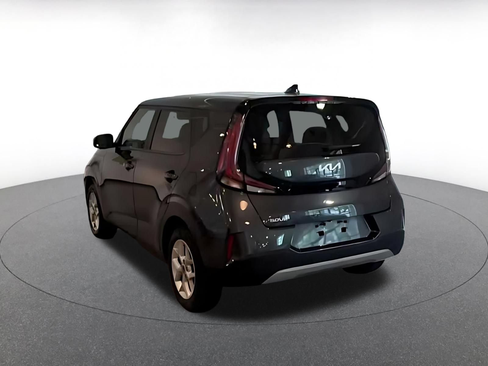 Used 2025 Kia Soul LX w/ LX Technology Package FWD image 10