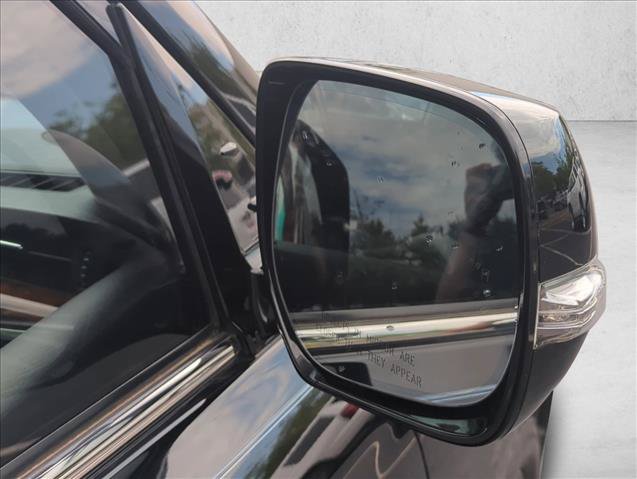 Used 2016 Lexus LX 570 4WD w/ Luxury Package image 5