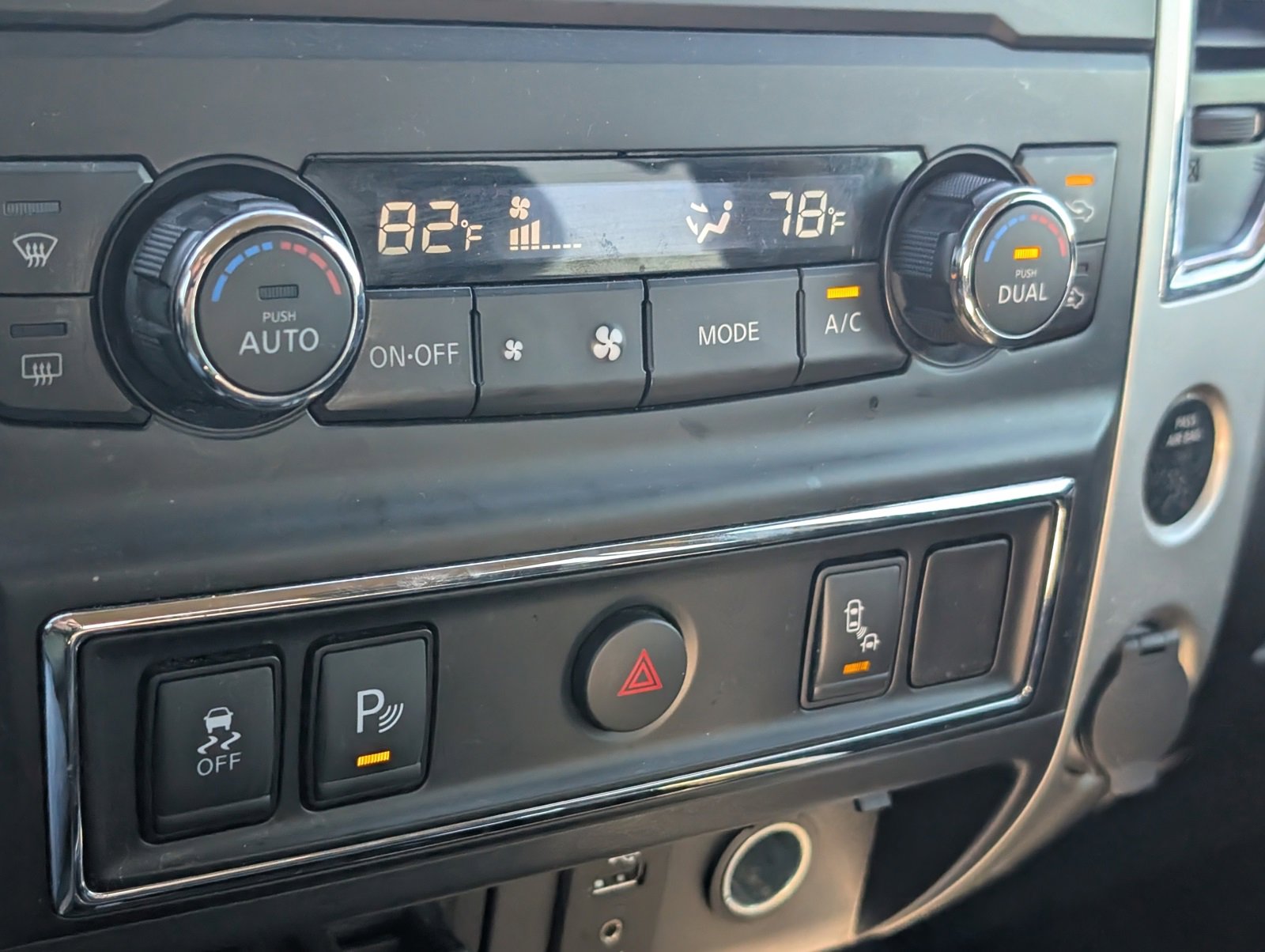 Used 2018 Nissan Titan PRO-4X w/ Pro-4x Utility Package image 14