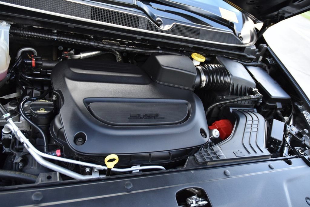 Used 2021 Chrysler Pacifica Touring-L w/ Uconnect Theater Family Group FWD image 43