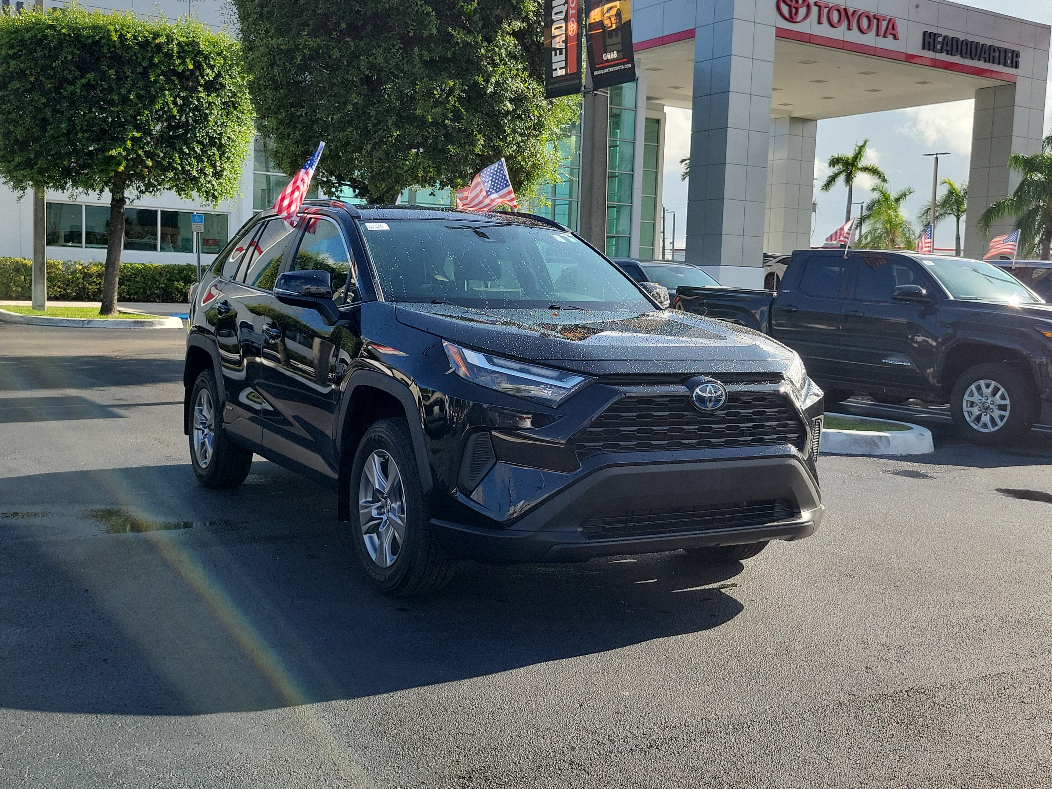 Used 2023 Toyota RAV4 LE AWD/4WD image 2