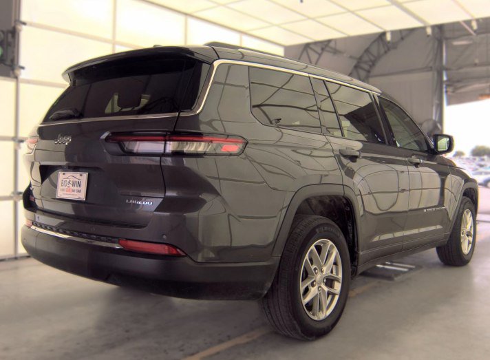 Used 2022 Jeep Grand Cherokee L Laredo w/ Luxury Tech Group I RWD image 2