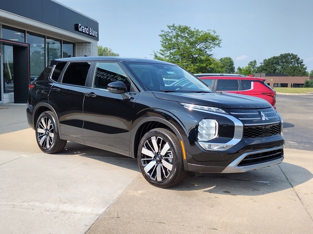 New 2025 Mitsubishi Outlander SE image 13