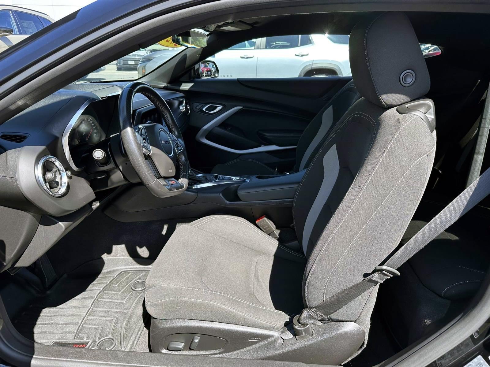 Used 2020 Chevrolet Camaro SS RWD image 11