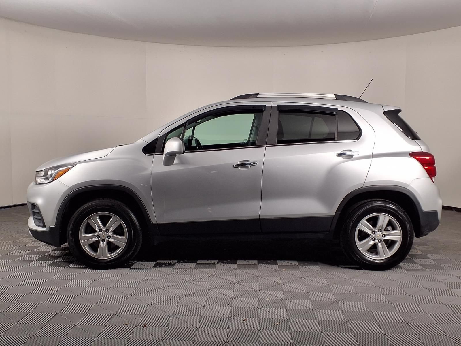 Used 2020 Chevrolet Trax LT w/ LT Convenience Package AWD/4WD image 4