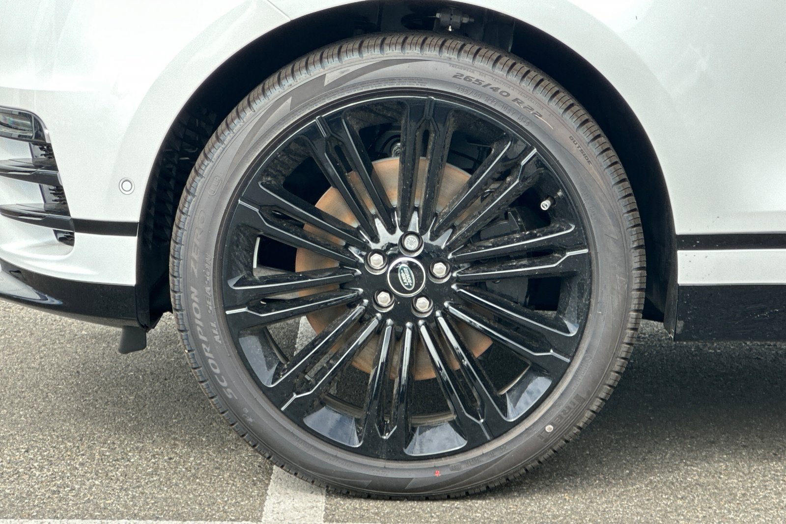 New 2026 Land Rover Range Rover Velar Dynamic SE image 33