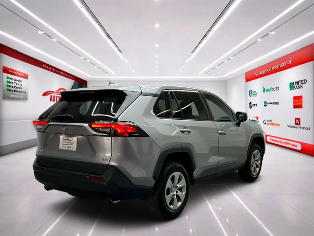Used 2022 Toyota RAV4 LE image 8