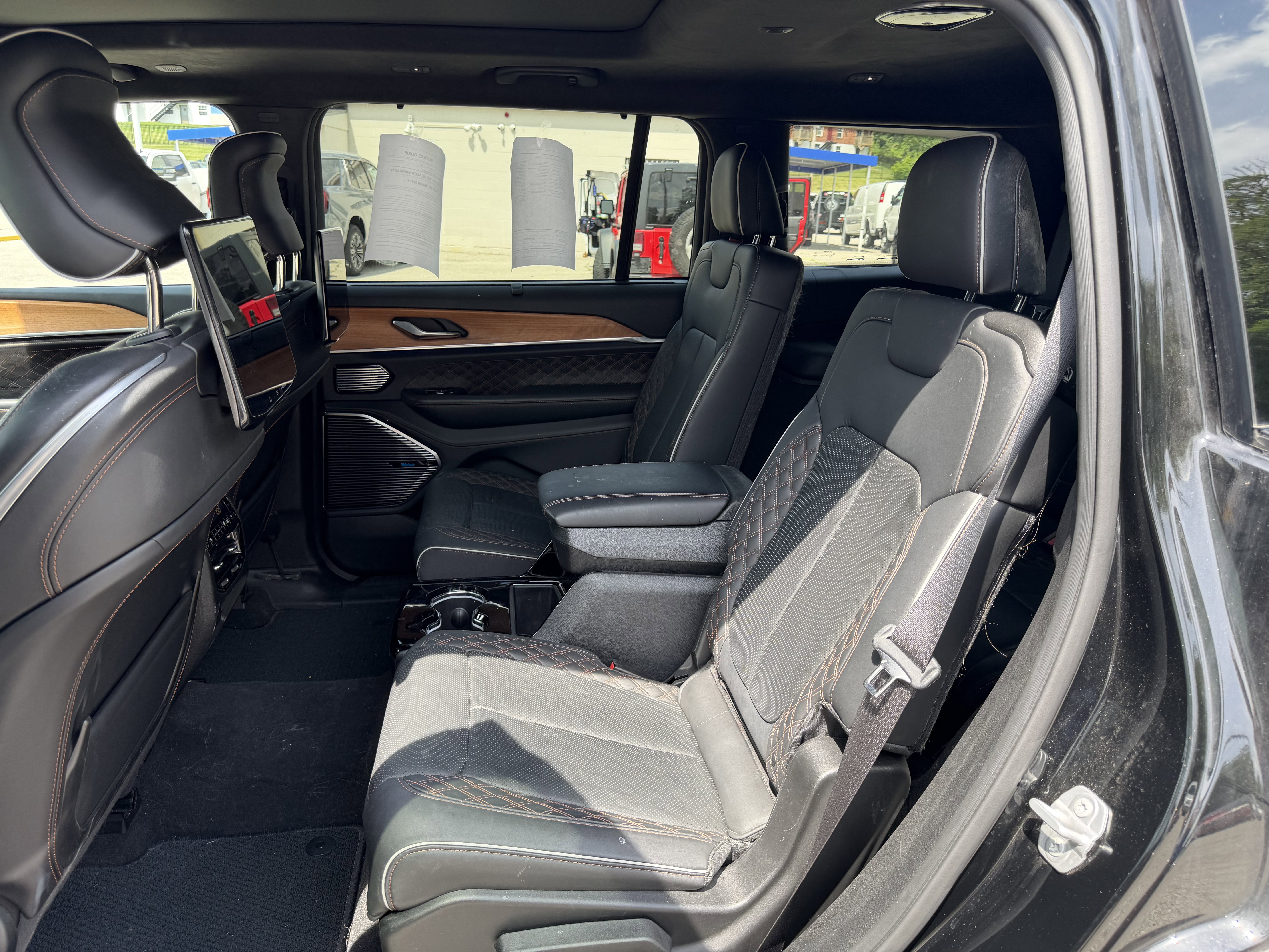 Used 2023 Jeep Grand Cherokee L Summit AWD/4WD image 12