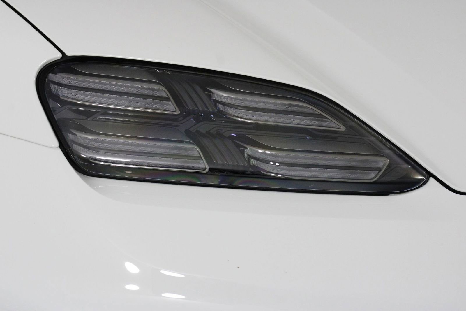 Certified 2024 Porsche Macan 4 Electric image 26