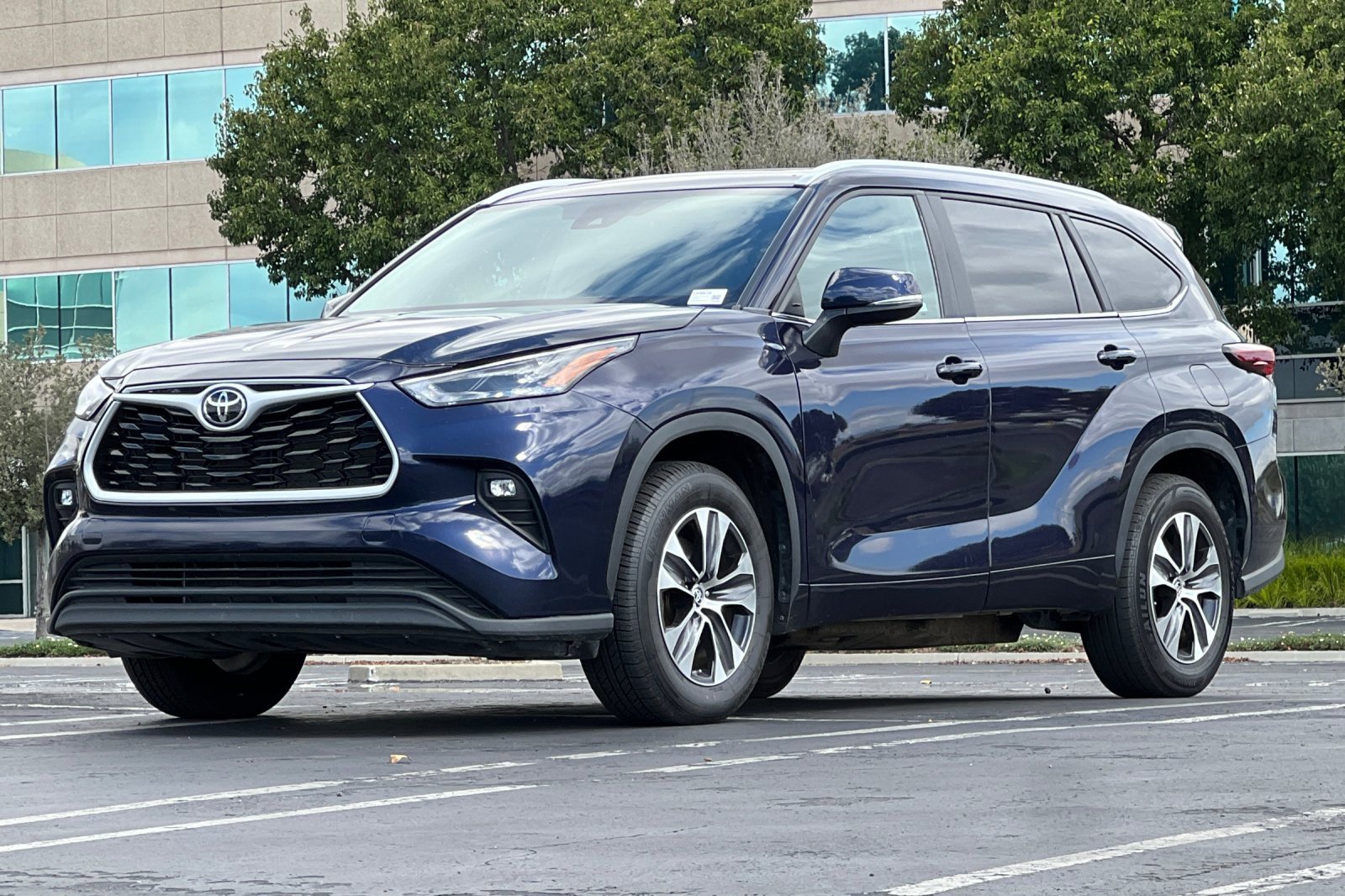 Used 2024 Toyota Highlander XLE image 8