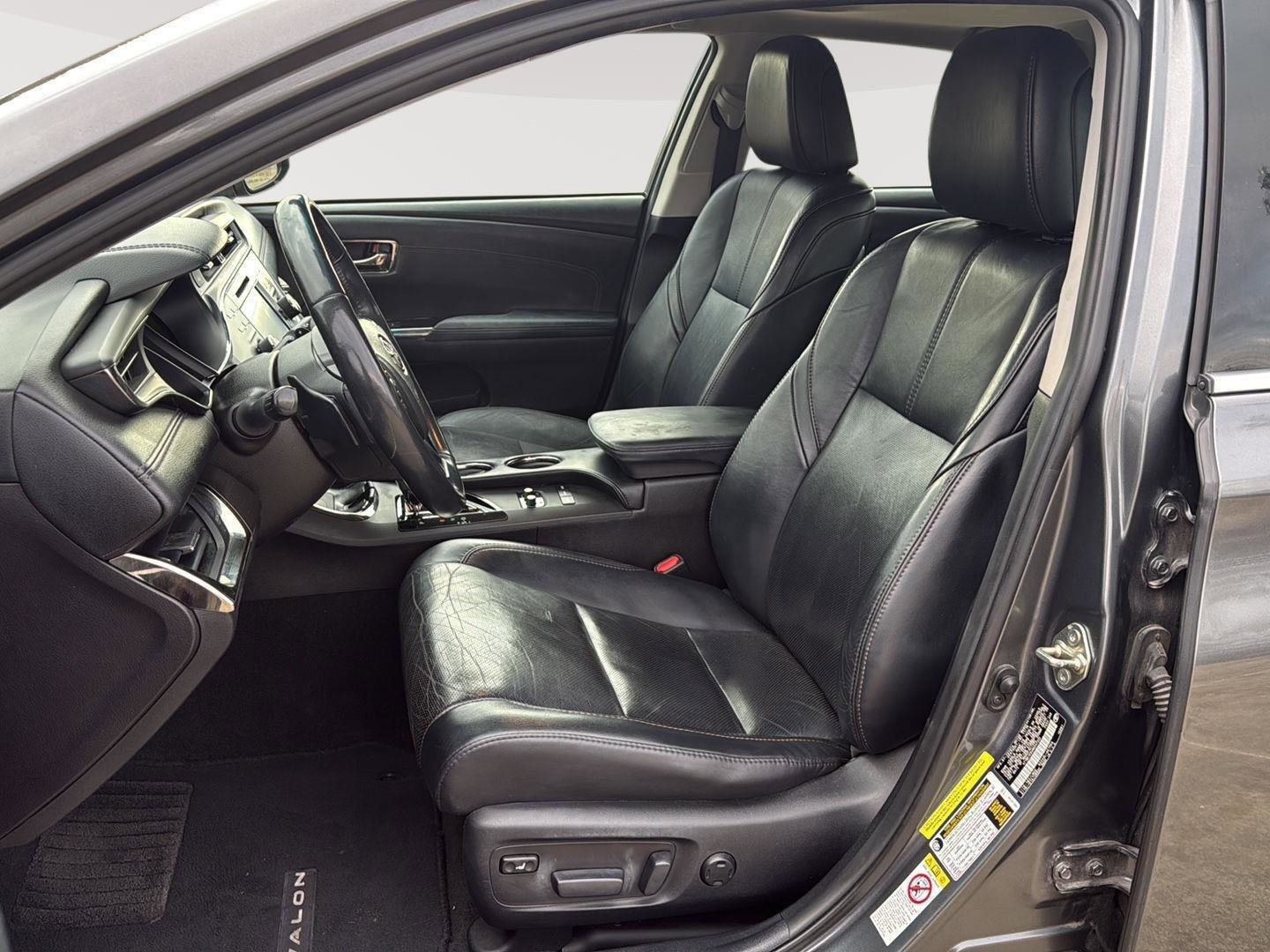 Used 2017 Toyota Avalon Limited image 11