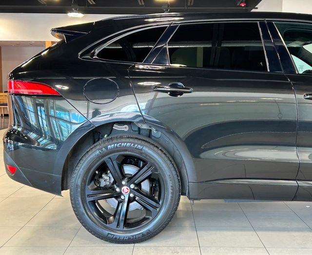 Used 2020 Jaguar F-PACE Checkered Flag image 17