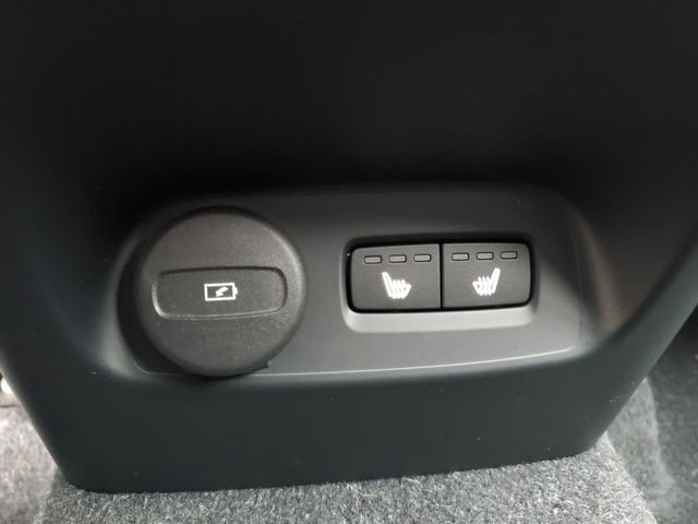 Certified 2023 Volvo XC40 B5 Plus w/ Driver Assist Package AWD/4WD image 31