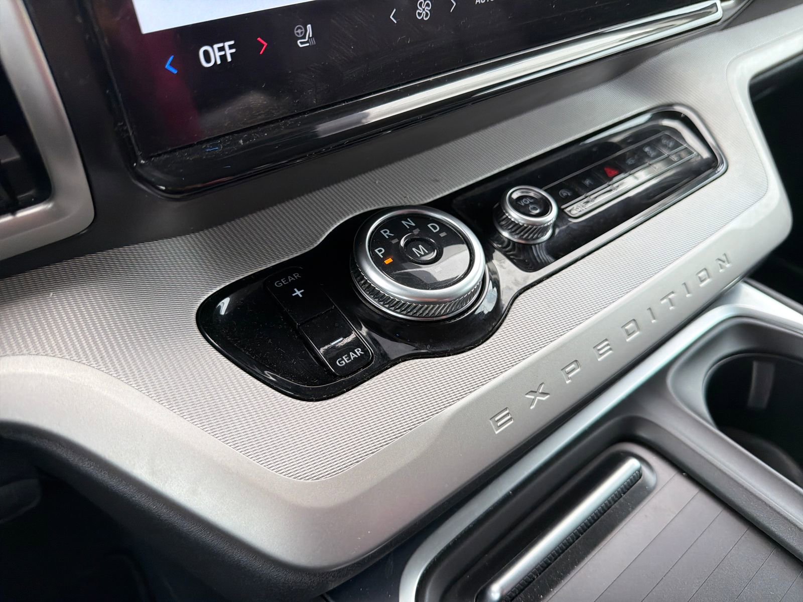 Used 2025 Ford Expedition Active AWD/4WD image 19