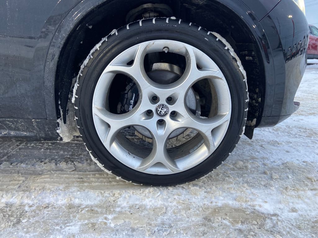 Used 2023 Alfa Romeo Stelvio Ti Lusso w/ Quick Order Package 22X Lusso image 9