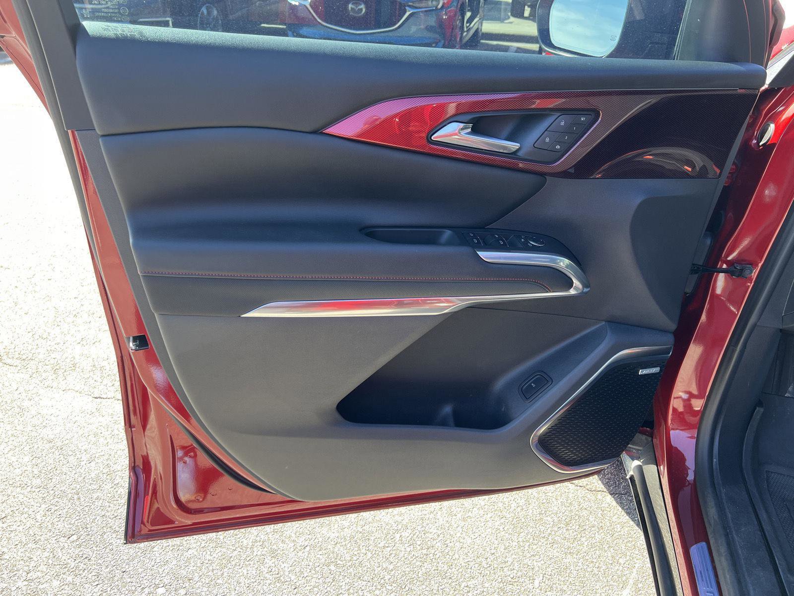 Used 2024 Chevrolet Traverse RS image 41