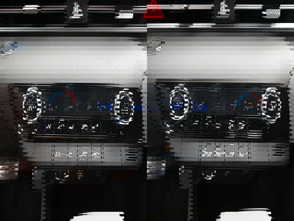 New 2025 Hyundai Elantra Sport image 12