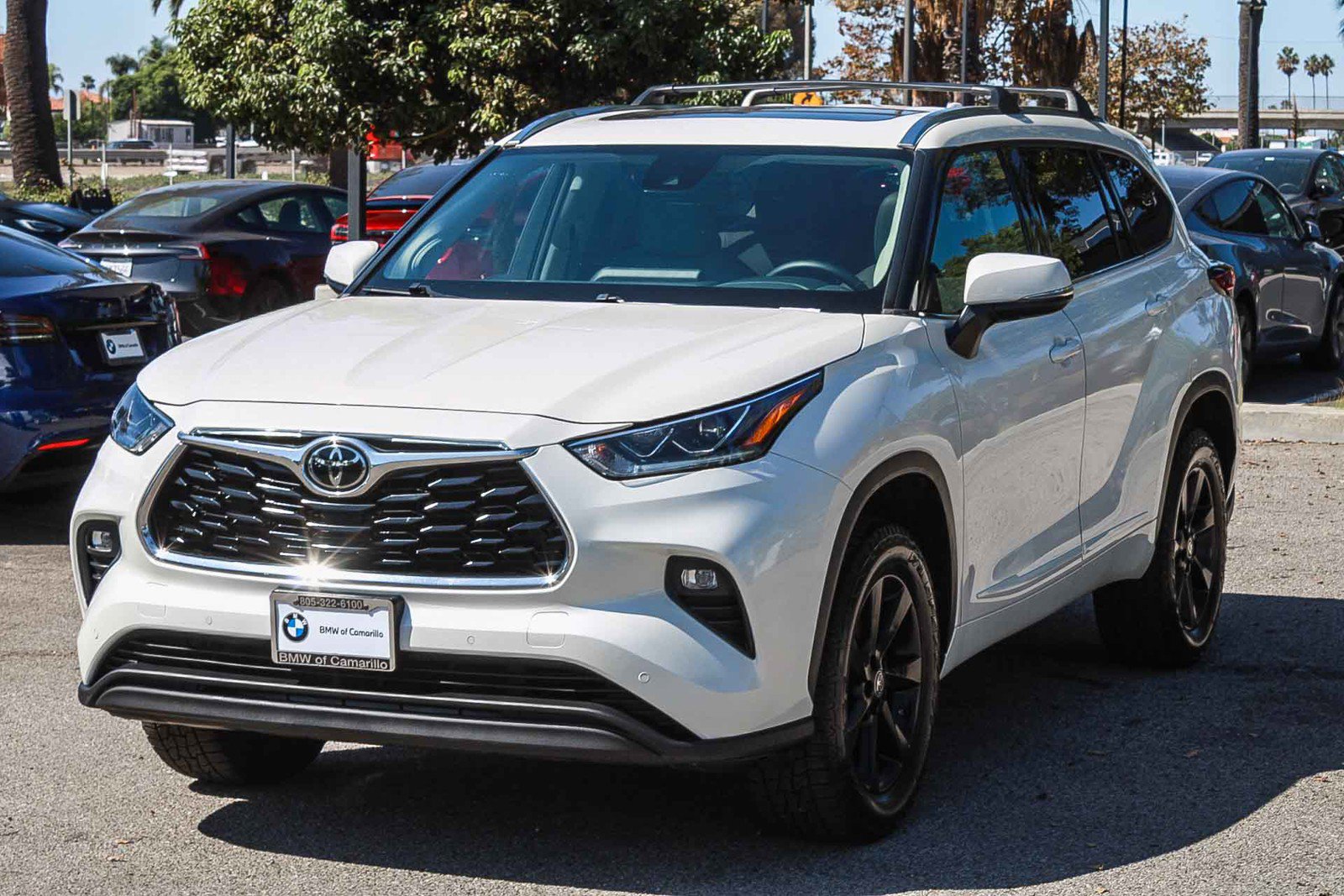 Used 2021 Toyota Highlander Limited FWD image 3