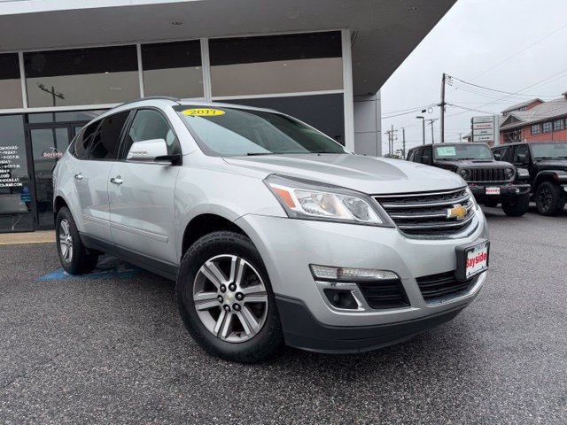 Used 2017 Chevrolet Traverse LT FWD image 2