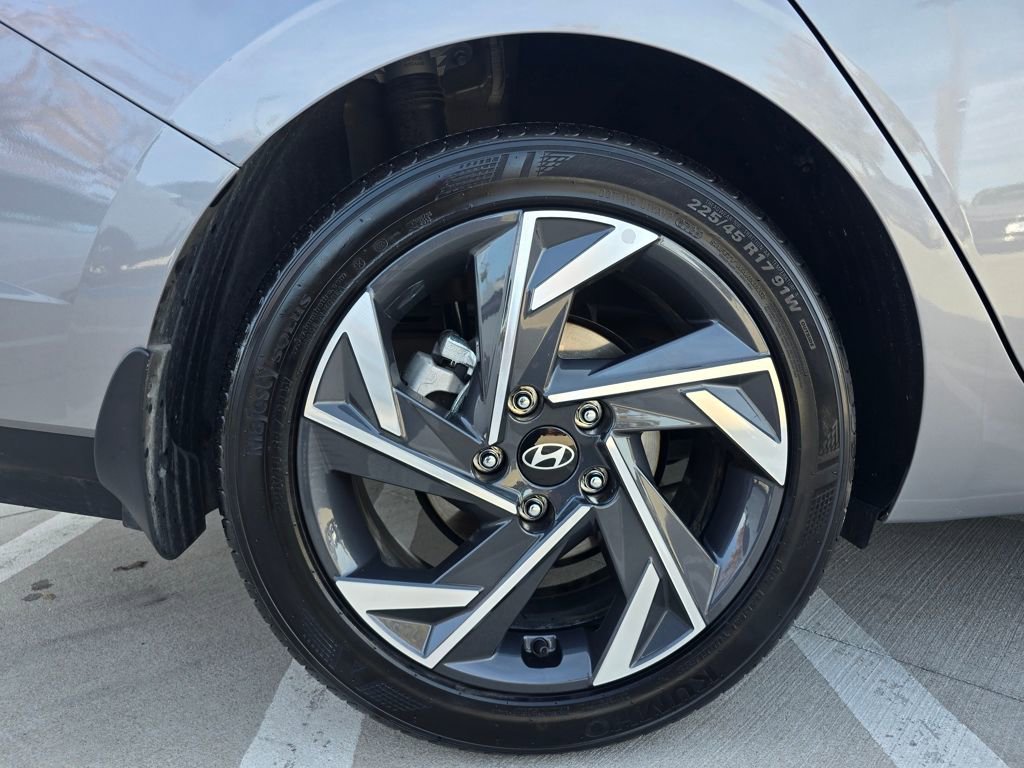 Used 2025 Hyundai Elantra Sport image 5