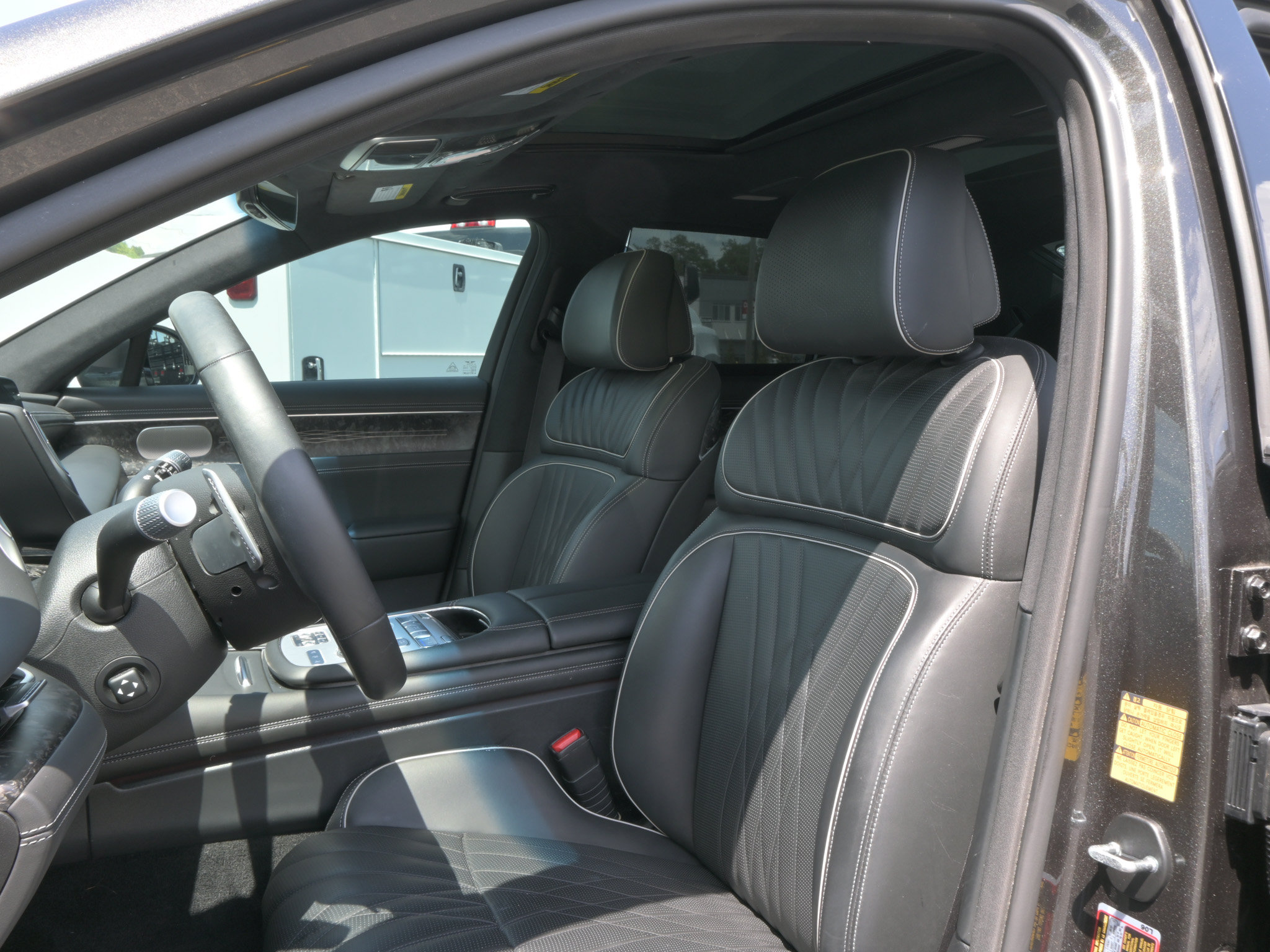 Used 2023 Genesis G90 3.5T AWD/4WD image 8