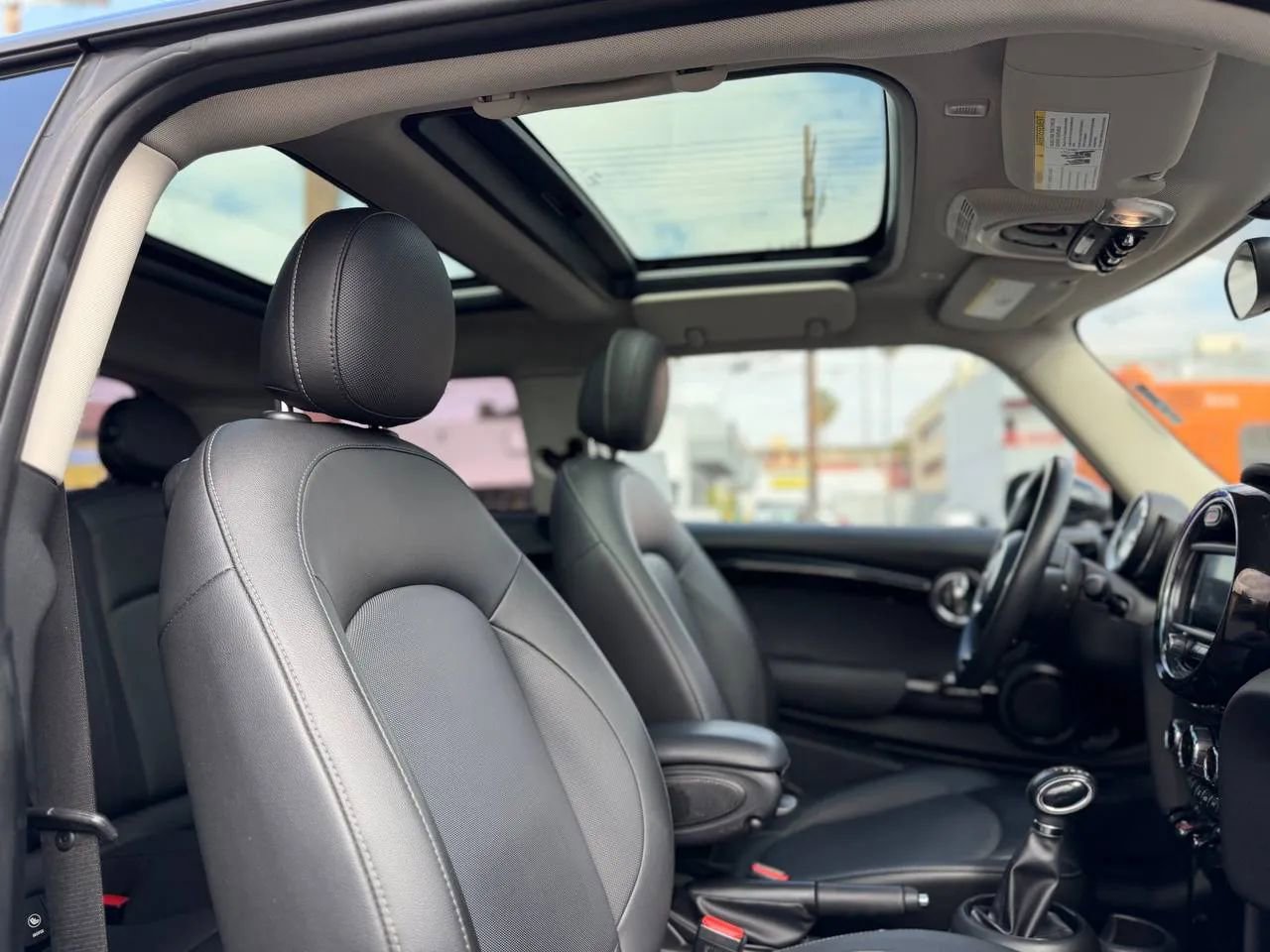 Used 2019 MINI Cooper 2-Door Hardtop image 32