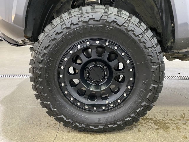 Used 2018 Toyota Tacoma TRD Sport w/ Technology Package image 24