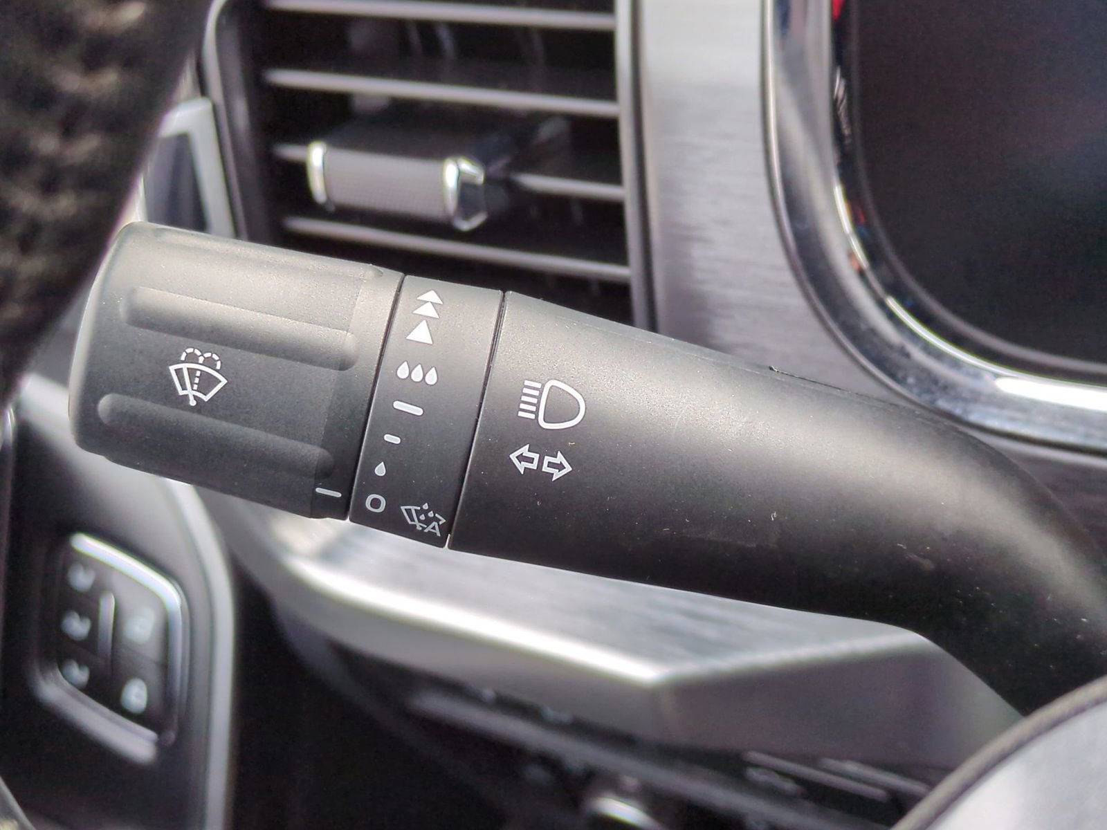 Certified 2023 Ford F150 Lariat w/ Equipment Group 502A High image 33