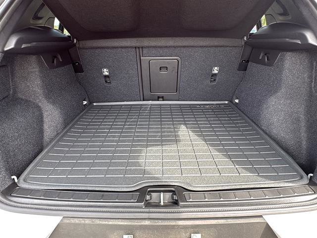 Used 2025 Volvo XC40 B5 Core w/ Protection Package AWD/4WD image 17