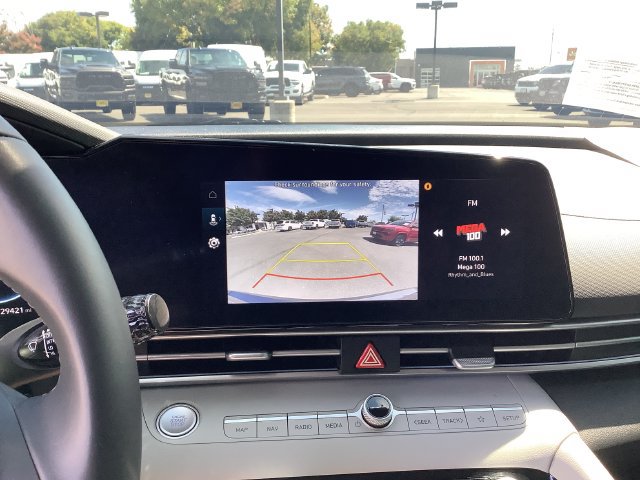 Used 2025 Hyundai Elantra Limited FWD image 19