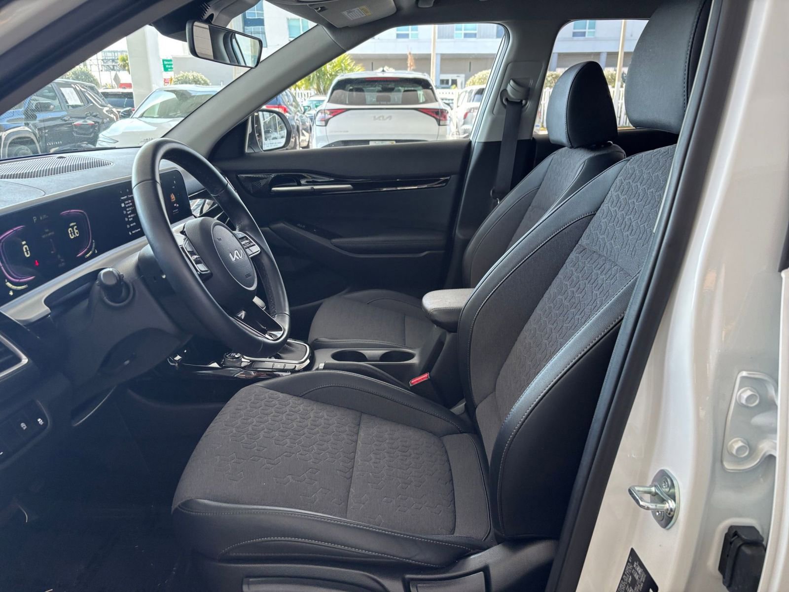 Used 2025 Kia Seltos S image 29