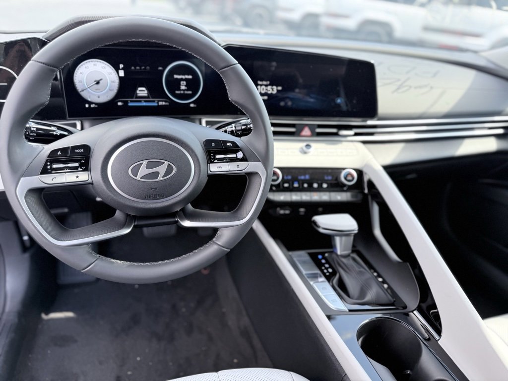 New 2025 Hyundai Elantra Limited image 34