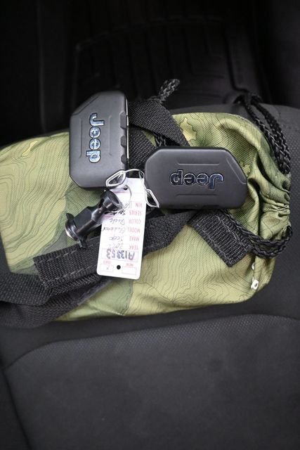 Used 2022 Jeep Gladiator Sport AWD/4WD image 9