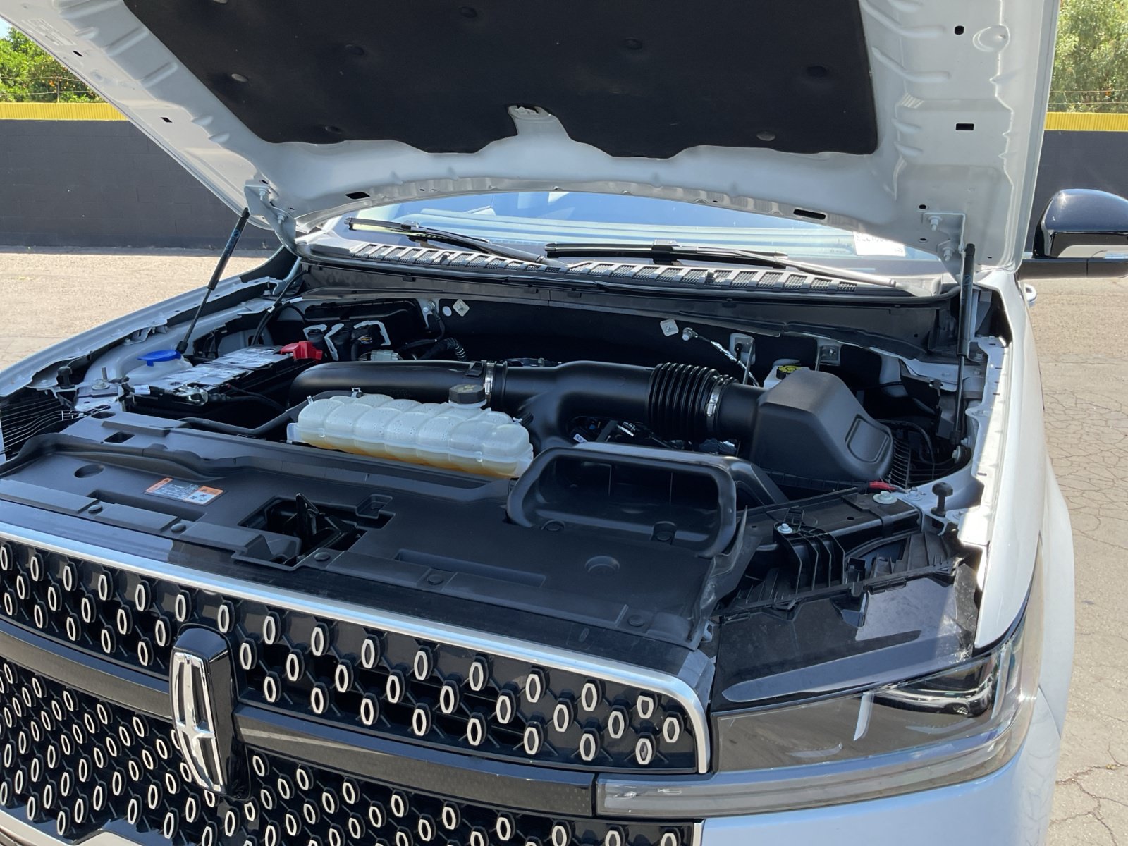 Used 2025 Lincoln Navigator Reserve AWD/4WD image 23