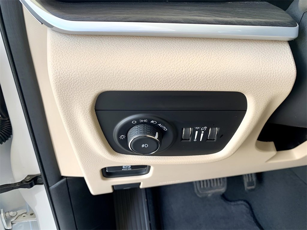 Used 2023 Jeep Grand Cherokee Limited image 31