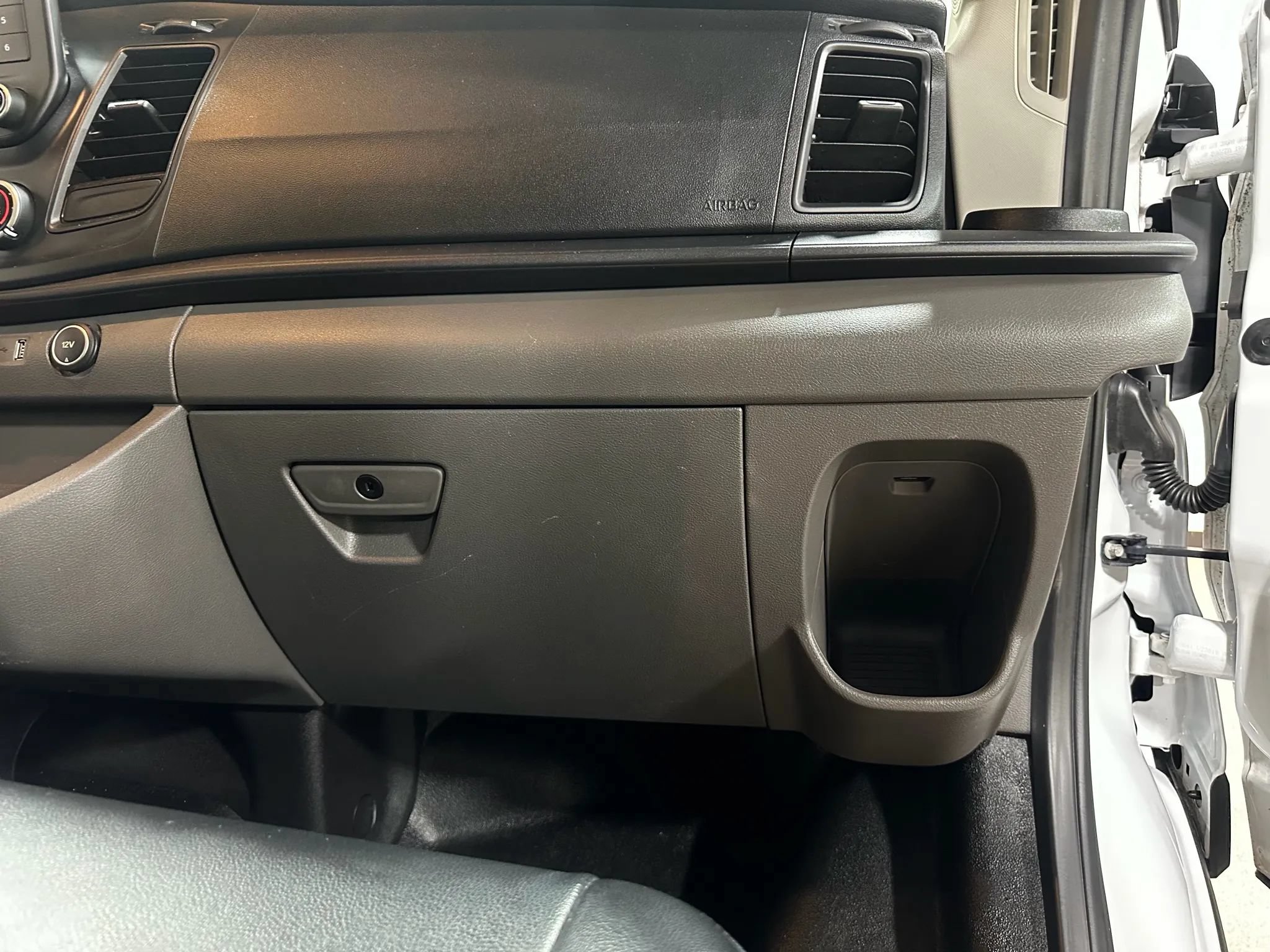 Used 2020 Ford Transit 150 Medium Roof RWD image 32