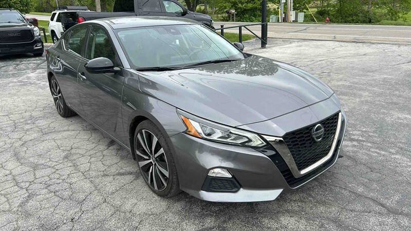 Used 2022 Nissan Altima 2.5 SR FWD image 2