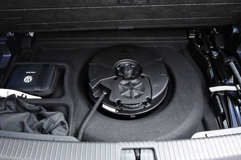Used 2024 Volkswagen Atlas SEL Premium R-Line AWD/4WD image 51
