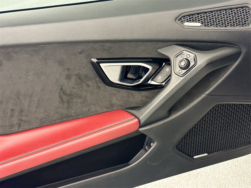 Used 2020 Lamborghini Huracan EVO image 18